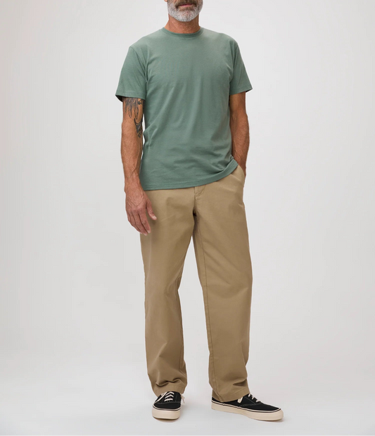 T-Shirt Plus Pistachio Crew Neck – Model Front View