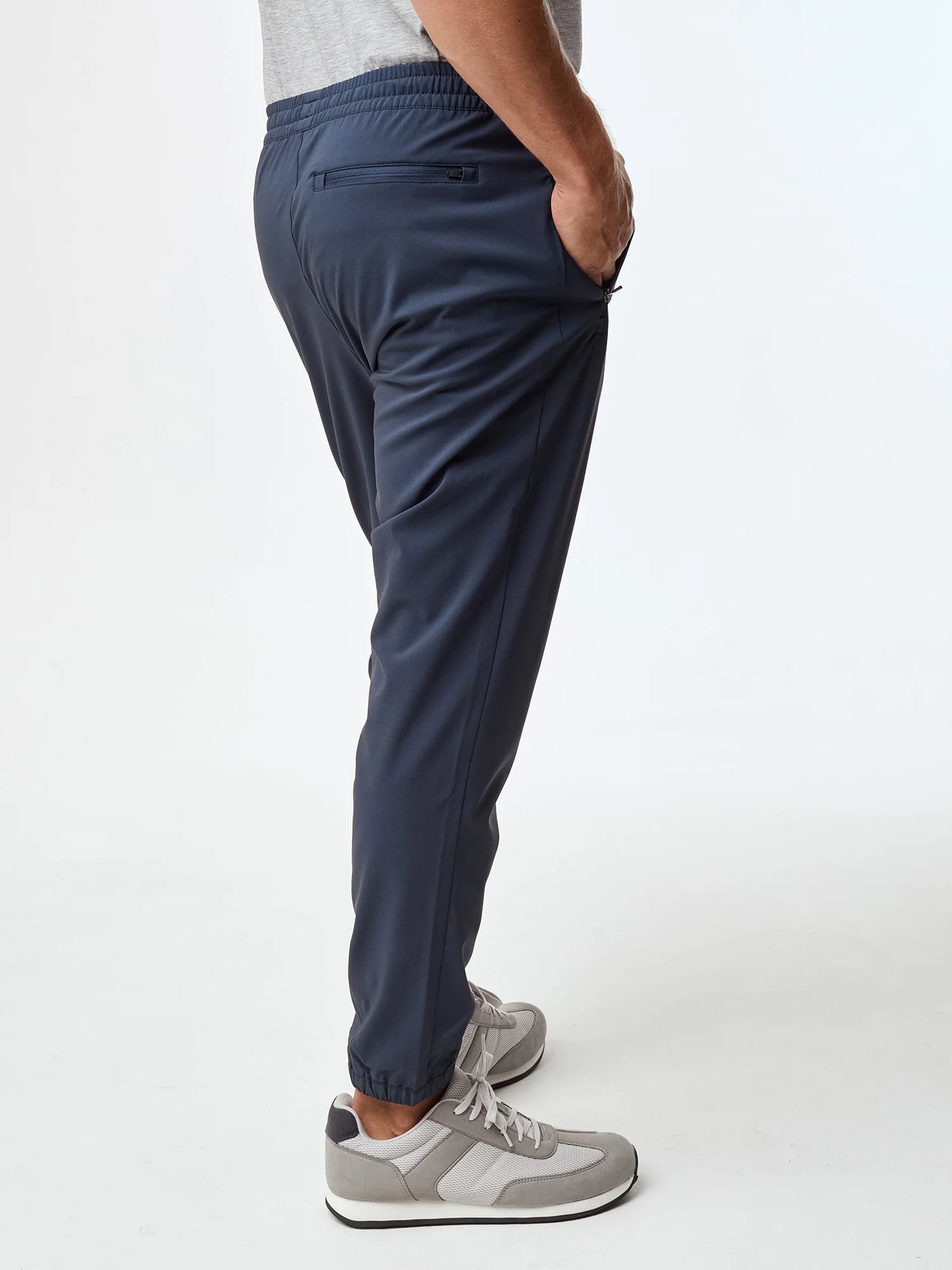 T-Shirt Plus Navy Performance Jogger – Moisture-Wicking Activewear