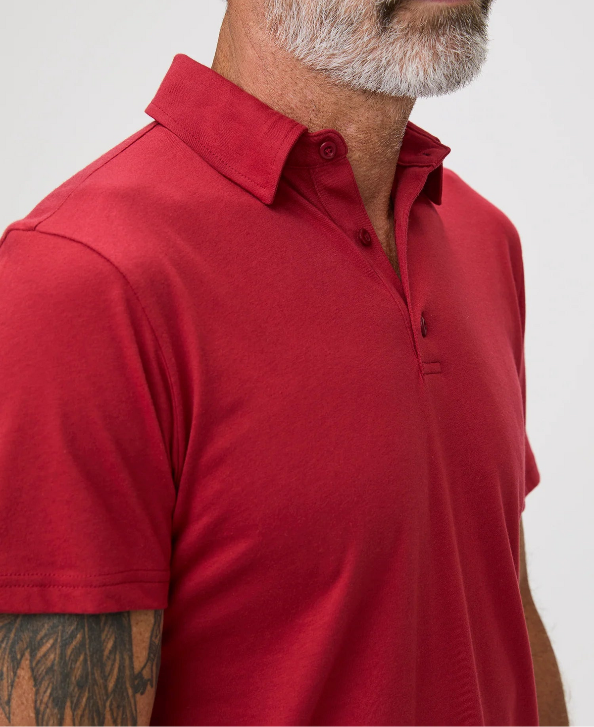 T-Shirt Plus Chili  Polo – Model Side View